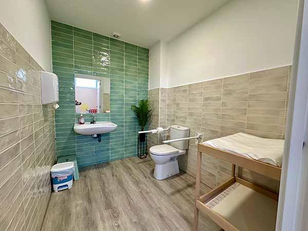 Baño adaptado y accesible