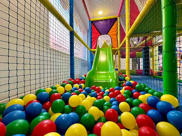 Parque de bolas para eventos con niños en Vallecas.